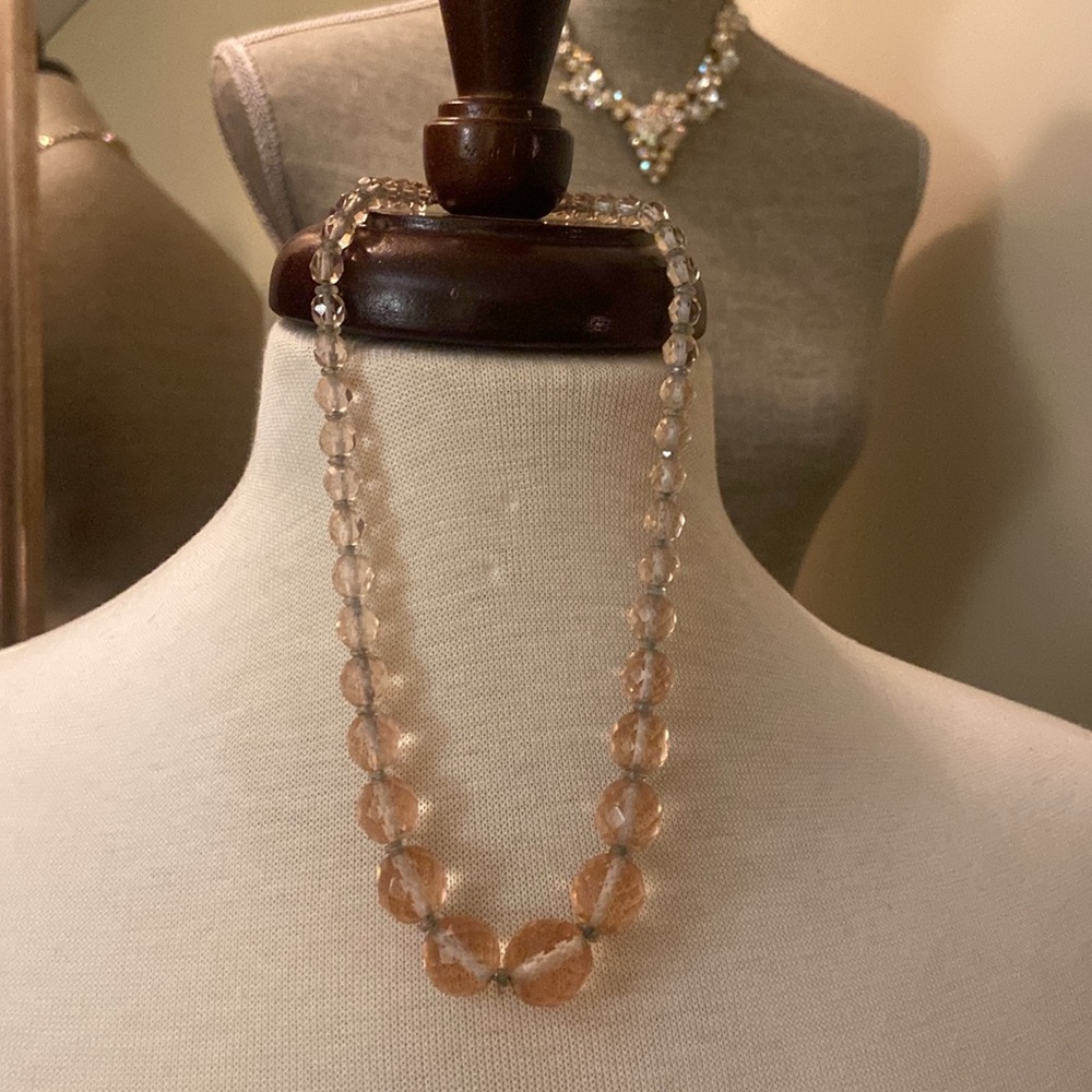 Vintage pink faceted crystal beaded 16 inch graduated necklace - Picture 2 of 9
